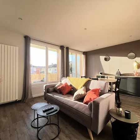 Apartment A - Floral - Flocattls01 Mae-7581