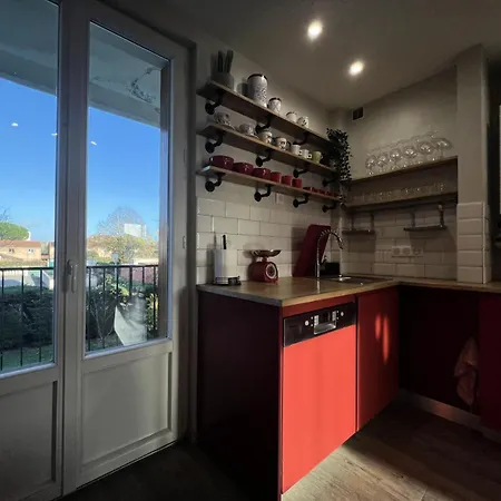 Apartment A - Floral - Flocattls01 Mae-7581