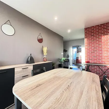 Apartment A - Floral - Flocattls01 Mae-7581